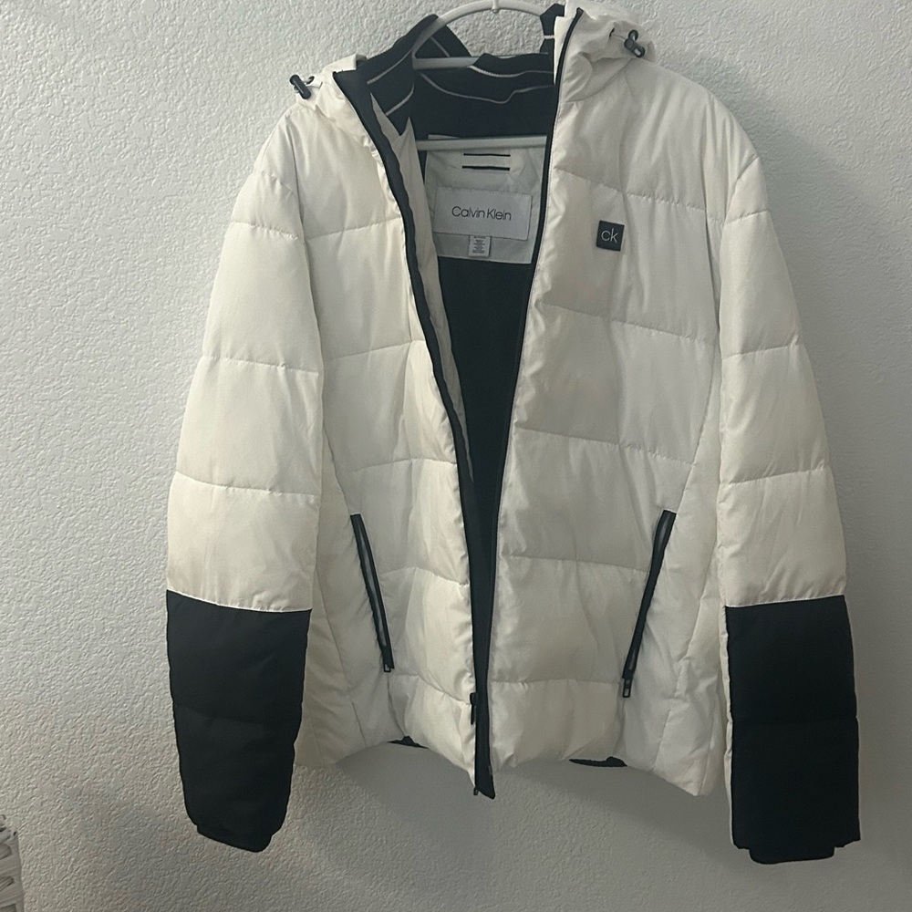 Calvin Klein Men's Puffer Jacket in White and Black